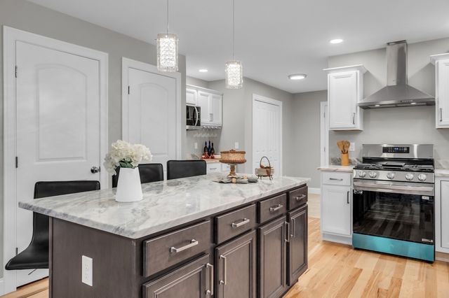 501 Alpine Rd Applewood, Fitchburg, MA 01420