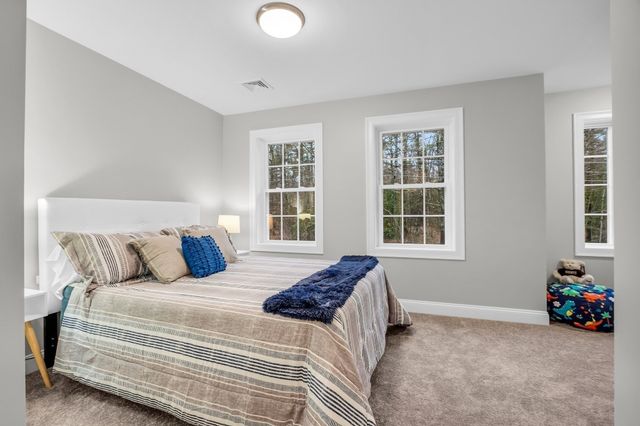 501 Alpine Rd Applewood, Fitchburg, MA 01420