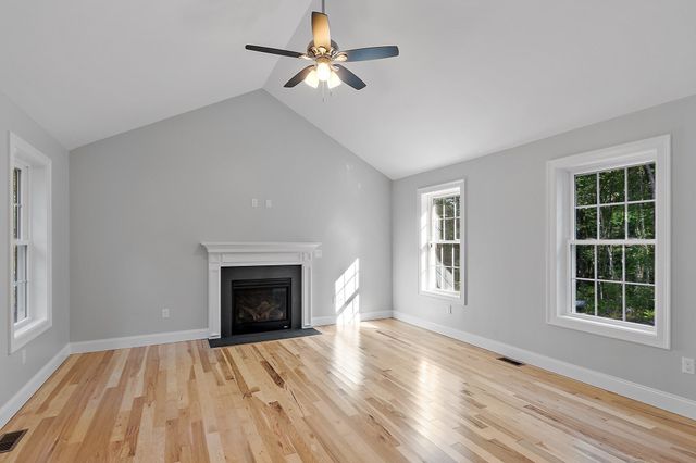 501 Alpine Rd Applewood, Fitchburg, MA 01420