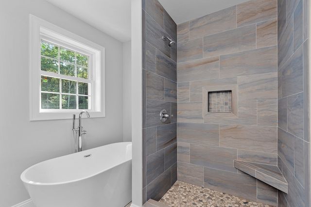 501 Alpine Rd Applewood, Fitchburg, MA 01420