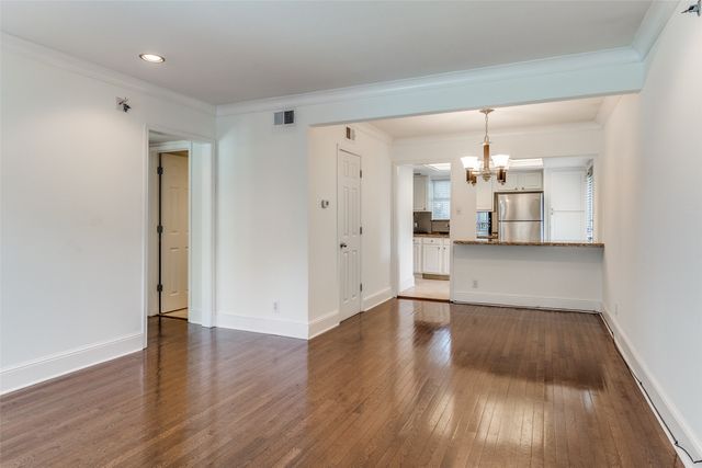 10211 Regal Oaks Drive 220, Dallas, TX 75230
