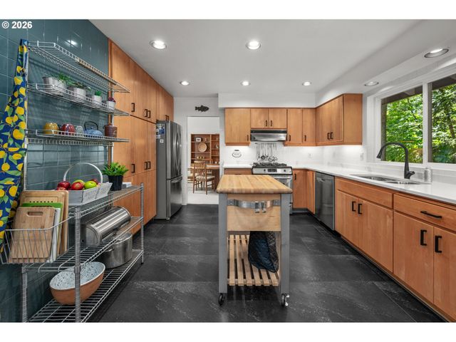6 GOYA St, Lake Oswego, OR 97035