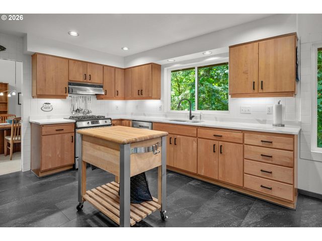 6 GOYA St, Lake Oswego, OR 97035