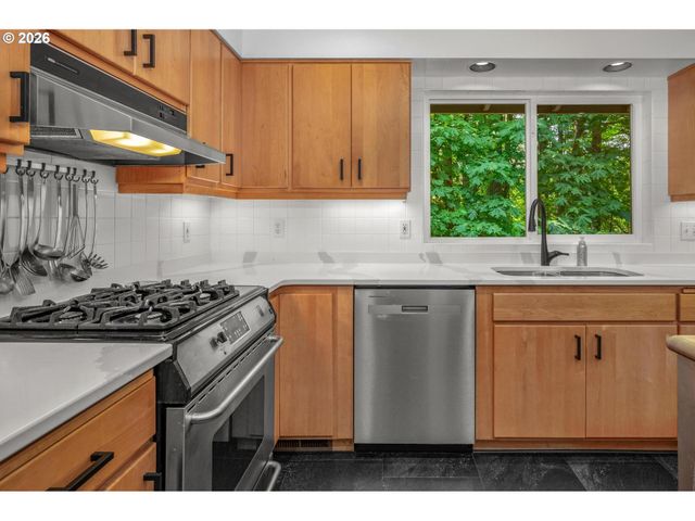 6 GOYA St, Lake Oswego, OR 97035