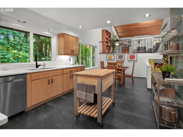 6 GOYA St, Lake Oswego, OR 97035