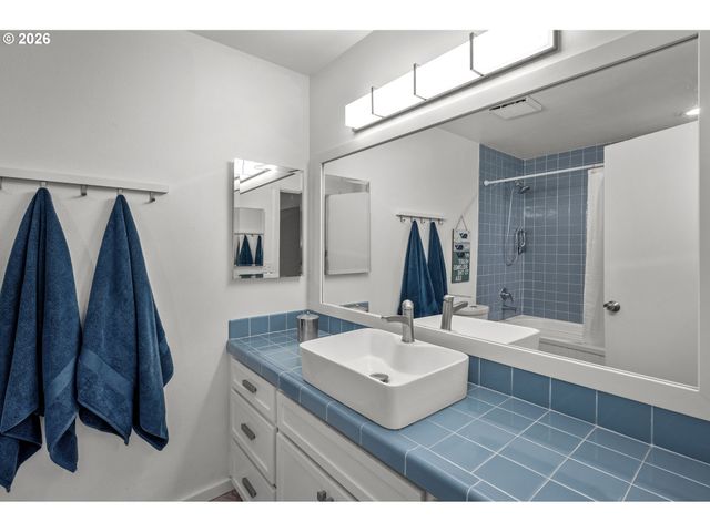 6 GOYA St, Lake Oswego, OR 97035