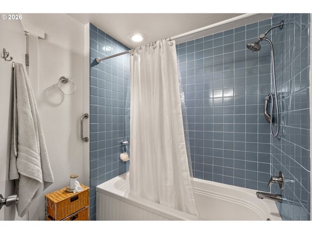 6 GOYA St, Lake Oswego, OR 97035