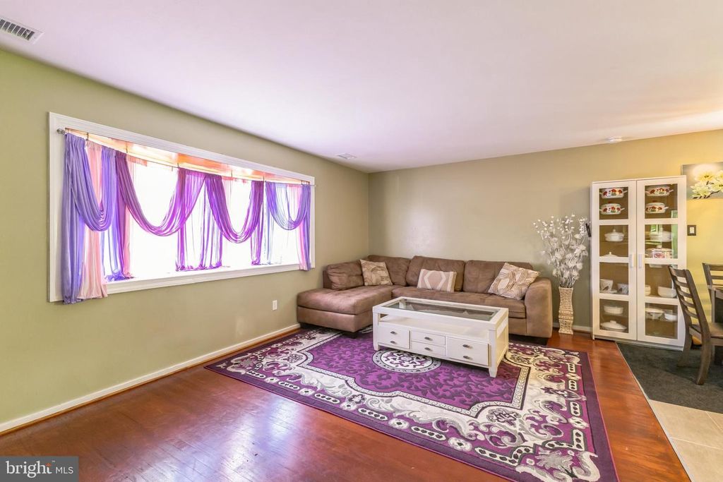 1204 OAKLAND, Baltimore, MD 21227