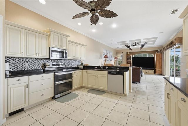 6151 9TH AVENUE CIRCLE NE, Bradenton, FL 34212