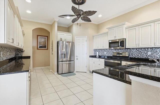 6151 9TH AVENUE CIRCLE NE, Bradenton, FL 34212