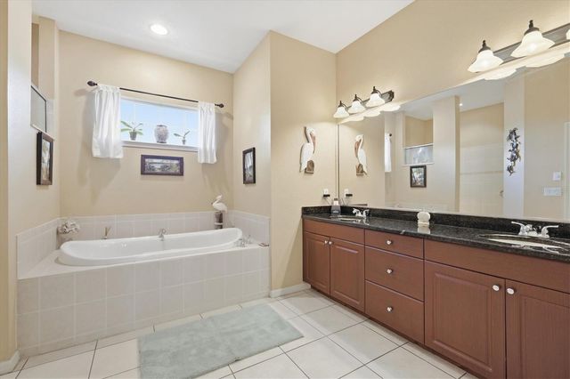 6151 9TH AVENUE CIRCLE NE, Bradenton, FL 34212