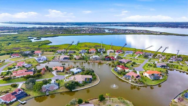 6151 9TH AVENUE CIRCLE NE, Bradenton, FL 34212