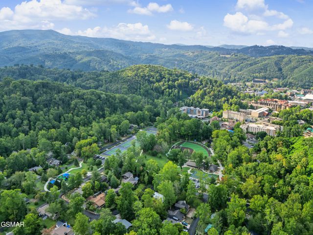 625 Asbury Lane, Gatlinburg, TN 37738