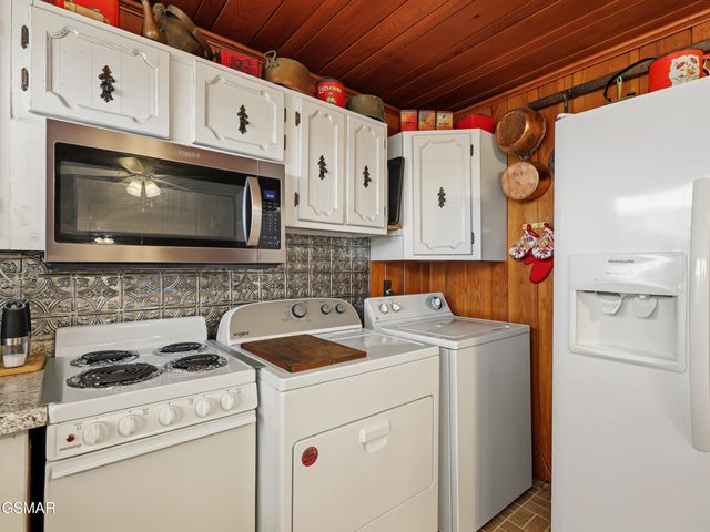625 Asbury Lane, Gatlinburg, TN 37738