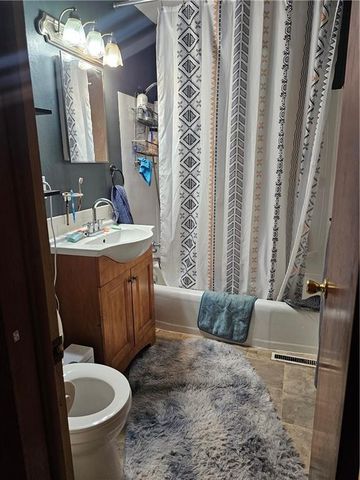 524 E Walnut Street, Independence, MO 64050