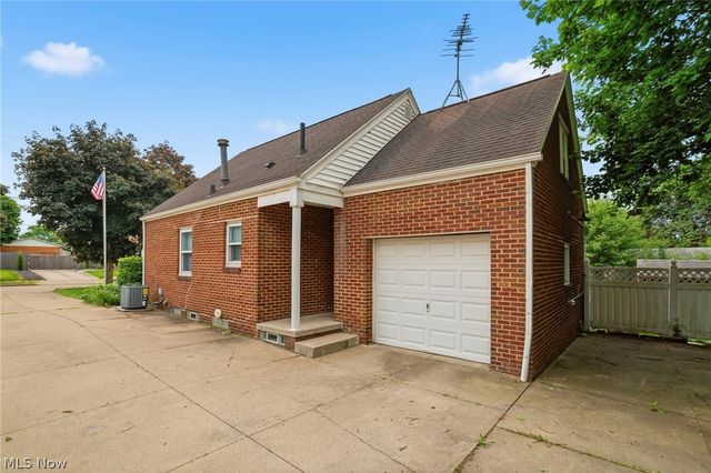 272 Schrop Avenue, Akron, OH 44312
