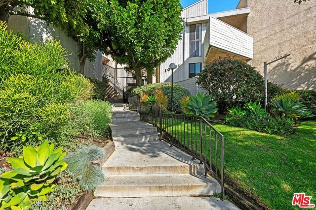 10521 National Boulevard 106, Los Angeles, CA 90034