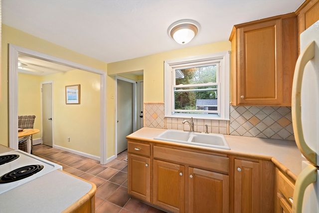 38 Roseen Rd, Holbrook, MA 02343
