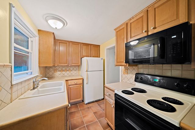38 Roseen Rd, Holbrook, MA 02343
