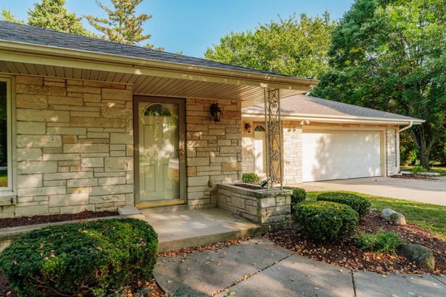 1920 Fairhaven BOULEVARD, Elm Grove, WI 53122