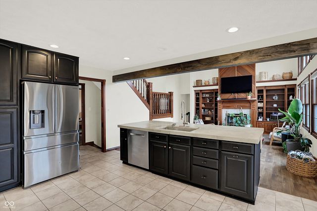 136 W Chalet Drive, Mooresville, IN 46158