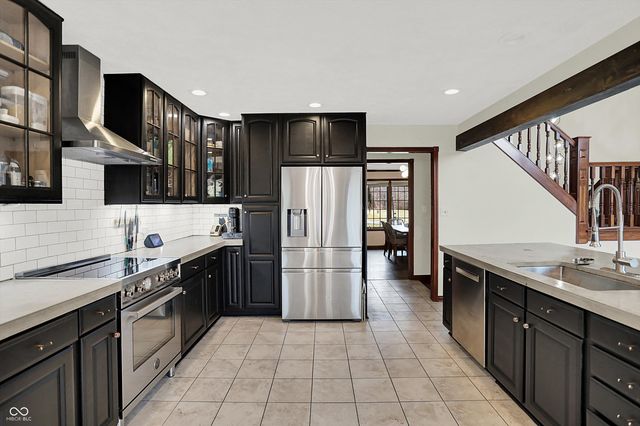 136 W Chalet Drive, Mooresville, IN 46158