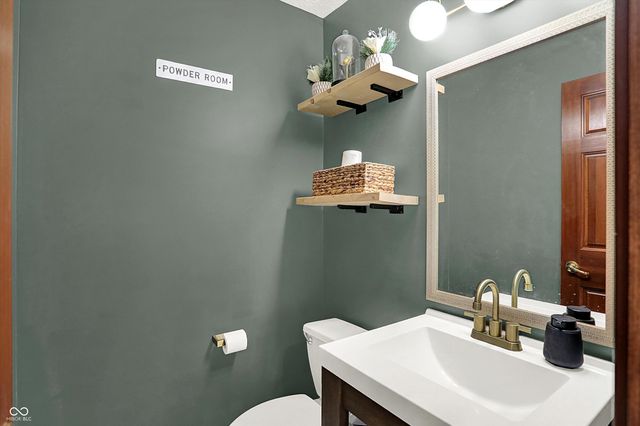 136 W Chalet Drive, Mooresville, IN 46158