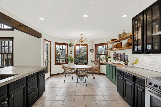 136 W Chalet Drive, Mooresville, IN 46158