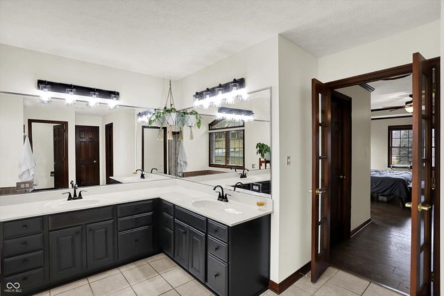 136 W Chalet Drive, Mooresville, IN 46158