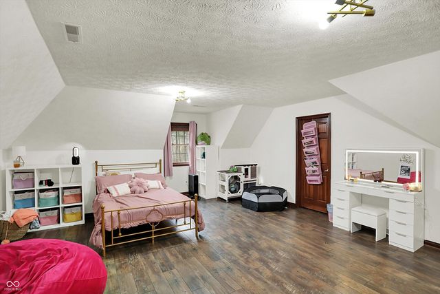 136 W Chalet Drive, Mooresville, IN 46158