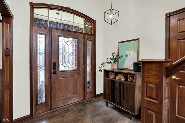 136 W Chalet Drive, Mooresville, IN 46158