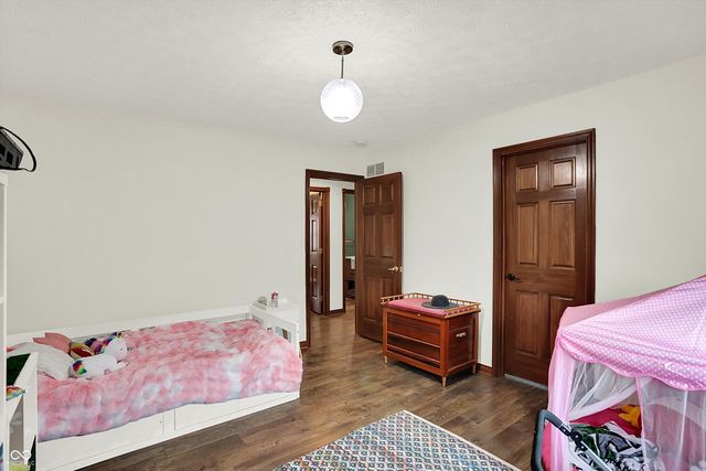 136 W Chalet Drive, Mooresville, IN 46158