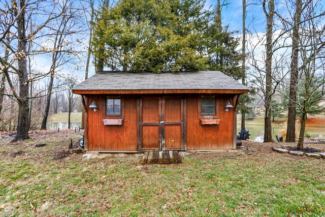 136 W Chalet Drive, Mooresville, IN 46158