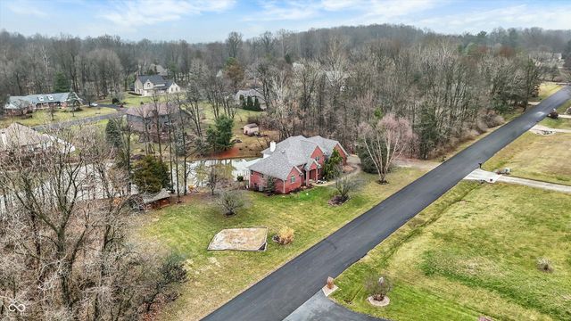 136 W Chalet Drive, Mooresville, IN 46158