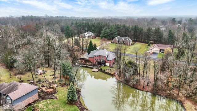 136 W Chalet Drive, Mooresville, IN 46158