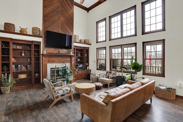 136 W Chalet Drive, Mooresville, IN 46158