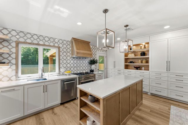 76 Woodhaven Wood Drive, The Woodlands, TX 77380