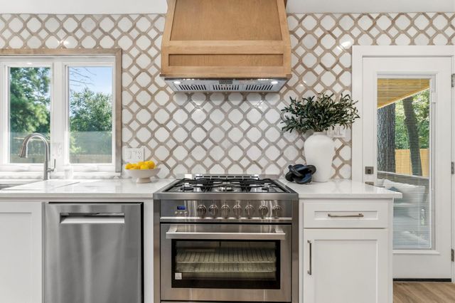 76 Woodhaven Wood Drive, The Woodlands, TX 77380