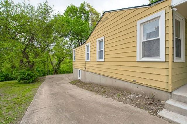 4833 FARLEY Avenue, Kansas City, MO 64129