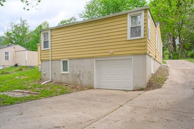 4833 FARLEY Avenue, Kansas City, MO 64129