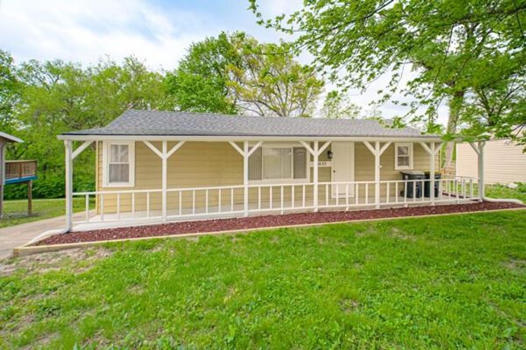 4833 FARLEY Avenue, Kansas City, MO 64129