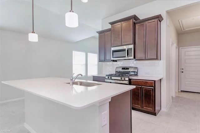 341 W Spiny Lizard LN W, San Marcos, TX 78666