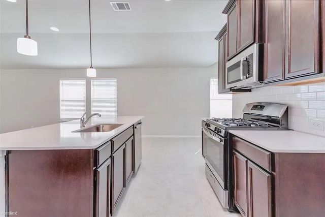 341 W Spiny Lizard LN W, San Marcos, TX 78666