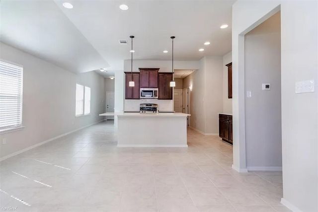 341 W Spiny Lizard LN W, San Marcos, TX 78666