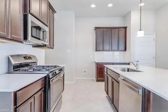 341 W Spiny Lizard LN W, San Marcos, TX 78666