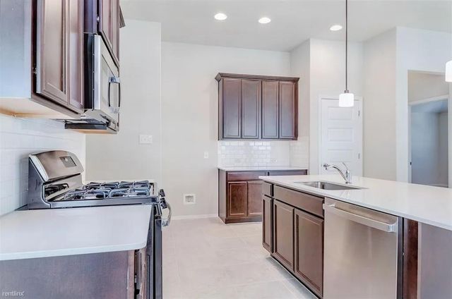 341 W Spiny Lizard LN W, San Marcos, TX 78666