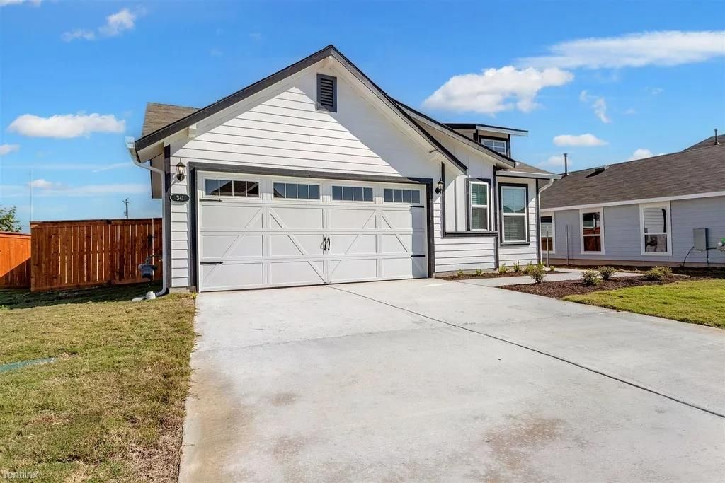 341 W Spiny Lizard LN W, San Marcos, TX 78666