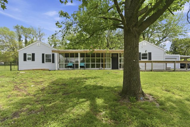 2415 E Valley Water Mill Road, Springfield, MO 65803