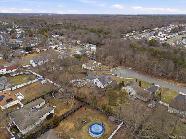 8 Lucy Court, Patchogue, NY 11772