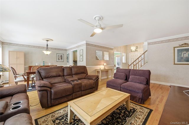 8 Lucy Court, Patchogue, NY 11772